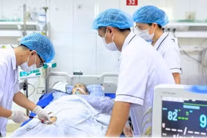 Cấp cứu người bệnh cao tuổi bị đột quỵ não cấp.