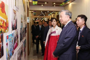 Tổng Bí thư Tô Lâm thăm Trường mẫu giáo Kiêng Sang. (Ảnh: TTXVN)