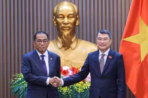 Thủ tướng Chính phủ Lê Minh Hưng và Bộ trưởng Quốc phòng Malaysia Mohamed Khaled bin Nordin. (Ảnh: VGP/Nhật Bắc)