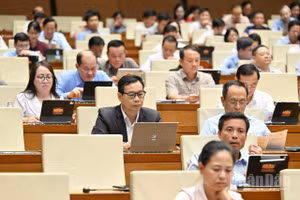 Quốc hội thảo luận ở hội trường về dự án Luật Dầu khí (sửa đổi). (Ảnh: THỦY NGUYÊN)