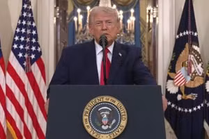 Tổng thống Mỹ Donald Trump phát biểu trên truyền hình về cuộc xung đột với Iran, ngày 1/4/2026. (Ảnh chụp màn hình: Tân Hoa xã)