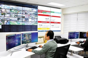 Xử lý thông tin tại Trung tâm điều hành thông minh IOC Lâm Đồng.