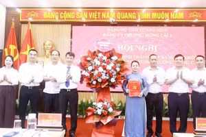 Đảng bộ Khối doanh nghiệp ngoài nhà nước phường Móng Cái 1 ra mắt. (Ảnh: QUANG THỌ)
