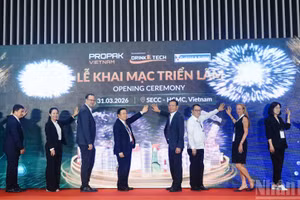 Các đại biểu ấn nút khai mạc Triển lãm quốc tế lần thứ 19 về công nghệ xử lý, chế biến và đóng gói bao bì tại Việt Nam-ProPak Vietnam 2026.