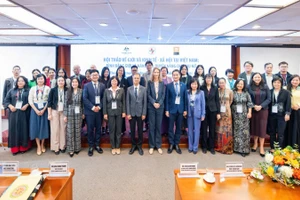 Các đại biểu tham dự Hội thảo về Giới và Kinh tế xã hội tại Việt Nam: Bình đẳng giới và nâng cao quyền năng cho phụ nữ. (Ảnh: CTCC)