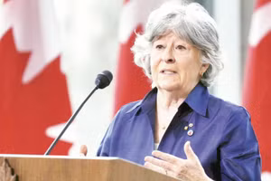Bà Louise Arbour phát biểu sau khi được bổ nhiệm. (Ảnh: CANADIAN PRESS)
