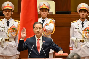 Chánh án Tòa án nhân dân tối cao Nguyễn Văn Quảng tuyên thệ nhậm chức. (Ảnh: DUY LINH)