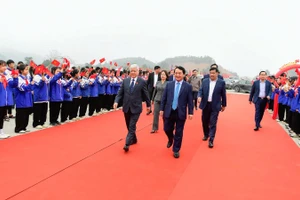 Phó Chủ tịch Thường trực Quốc hội Đỗ Văn Chiến dự Lễ khởi công cao tốc Tuyên Quang-Hà Giang, giai đoạn 2 và thông xe kỹ thuật dự án cao tốc Tuyên Quang-Hà Giang, giai đoạn 1 (đoạn qua tỉnh Hà Giang cũ).