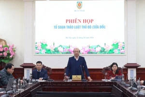 Thứ trưởng Tư pháp Phan Chí Hiếu phát biểu tại phiên họp Tổ soạn thảo Luật Thủ đô (sửa đổi). (Ảnh: TL)