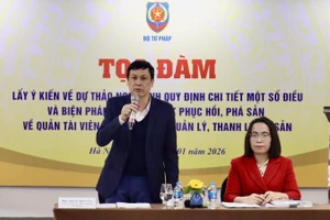 Phó Cục trưởng Cục Bổ trợ tư pháp (Bộ Tư pháp) Nguyễn Tấn Cường phát biểu tại tọa đàm. (Ảnh: TL)