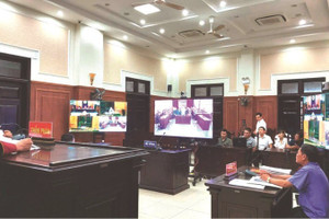 Một phiên tòa xét xử trực tuyến tại Tòa phúc thẩm Tòa án nhân dân tối cao tại Đà Nẵng. (Ảnh: TL)