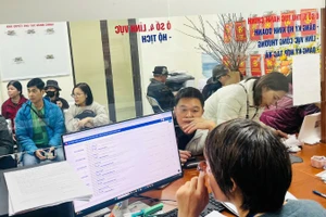 Người dân làm các thủ tục liên quan sự kiện hộ tịch. (Ảnh: TL)