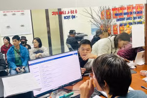 Người dân làm các thủ tục liên quan sự kiện hộ tịch. (Ảnh: TL)