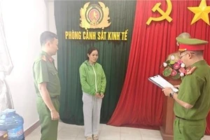 Cơ quan cảnh sát điều tra, Công an tỉnh Đắk Lắk, tống đạt thủ tục khởi tố bị can đối với Châu Thị Mộng Thi.