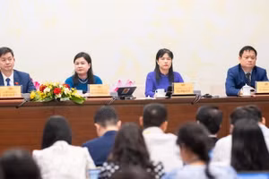 Quang cảnh buổi họp báo. (Ảnh: DUY LINH)