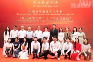 Các đại biểu chụp ảnh chung tại Lễ khởi động.