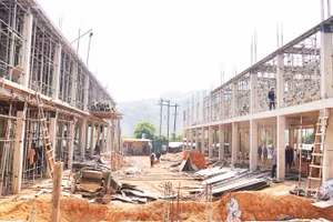 Công trường dự án xây dựng Trường nội trú tiểu học và trung học cơ sở Đakrông, tỉnh Quảng Trị. (Ảnh: HIẾU MINH)