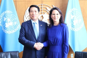 Chủ tịch nước Lương Cường gặp Chủ tịch Đại hội đồng Liên hợp quốc Annalena Baerbock. (Ảnh: TTXVN)