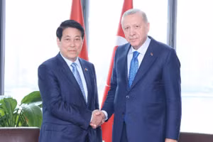 Chủ tịch nước Lương Cường gặp Tổng thống Thổ Nhĩ Kỳ Recep Tayyip Erdoğan. (Ảnh: TTXVN)