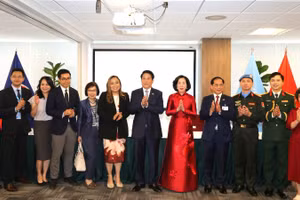 Chủ tịch nước gặp gỡ cán bộ, nhân viên các Cơ quan đại diện và đại diện cộng đồng người Việt Nam tại Hoa Kỳ. (Ảnh: XUÂN KỲ)