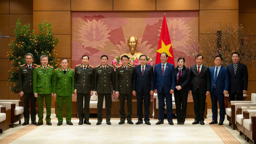 Chủ tịch Quốc hội Trần Thanh Mẫn, Bộ trưởng Công an Lương Tam Quang và các đại biểu tại buổi tiếp. (Ảnh: DUY LINH)