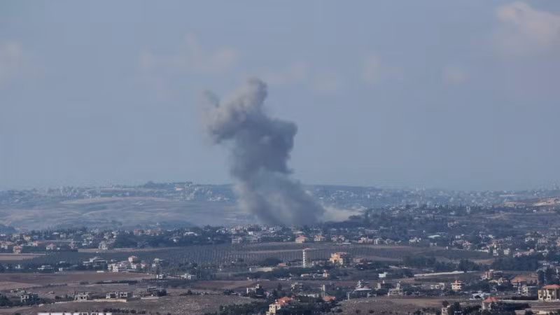 Khói bốc lên sau cuộc không kích của Israel xuống Nabatieh, Liban ngày 29/9/2024. (Ảnh: THX/TTXVN)