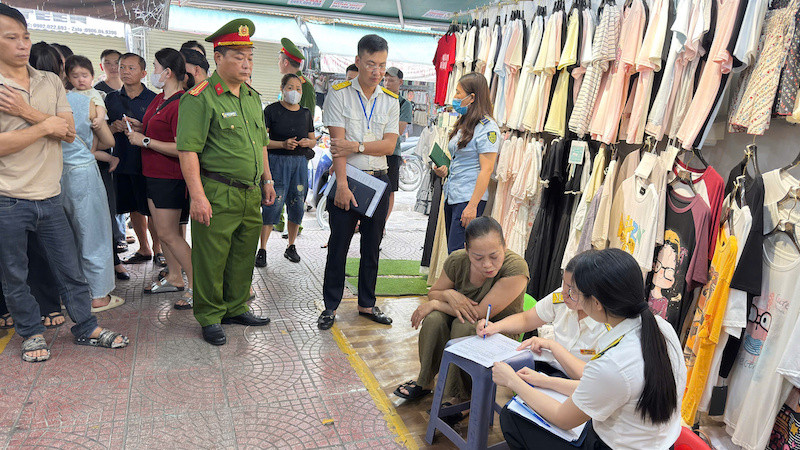 Tuyên truyền công tác quản lý thuế đối với hộ kinh doanh.
