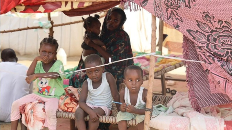 Người dân tại trại tị nạn ở Port Sudan, bang Biển Đỏ, Sudan. (Ảnh: THX/TTXVN)