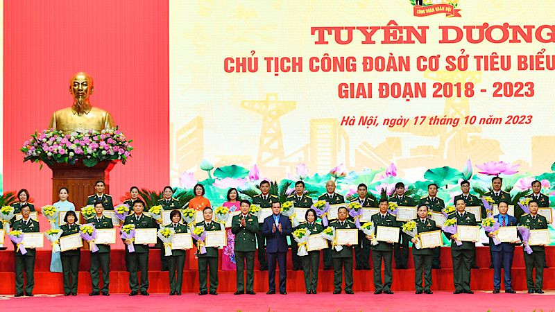 Tuyên dương 100 cán bộ công đoàn toàn quân tiêu biểu.