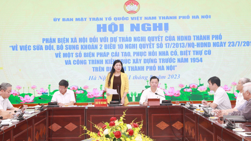 Quang cảnh hội nghị phản biện. 