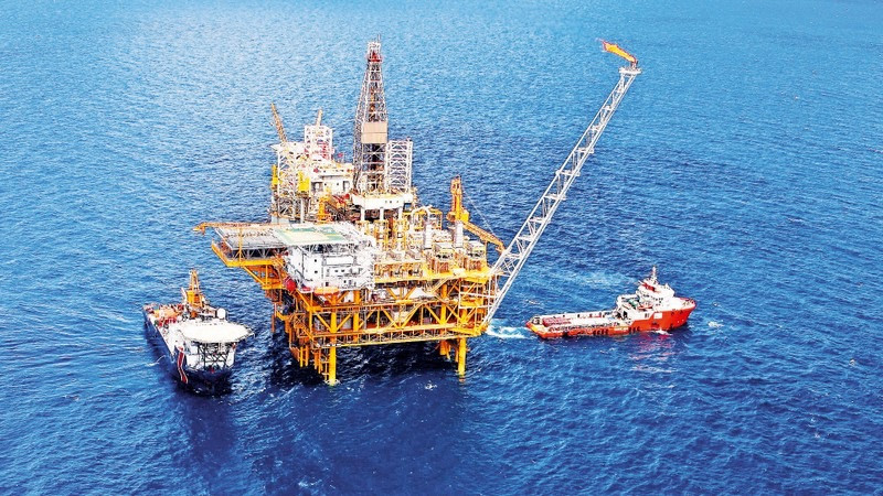 Giàn khoan dầu khí trên biển của Petrovietnam. (Ảnh: nhandan.vn)