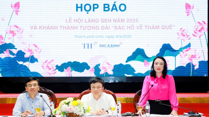 Giám đốc Sở Văn hóa, Thể thao và Du lịch tỉnh Nghệ An Trần Thị Mỹ Hạnh thông tin về công tác chuẩn bị và các hoạt động của Lễ hội Làng Sen năm 2025.