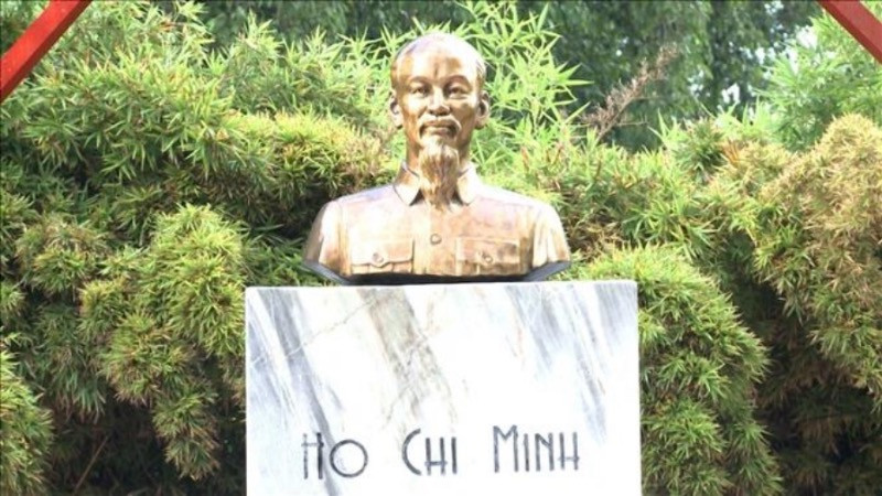 Tượng đài Chủ tịch Hồ Chí Minh tại công viên mang tên Người ở thủ đô La Habana. 