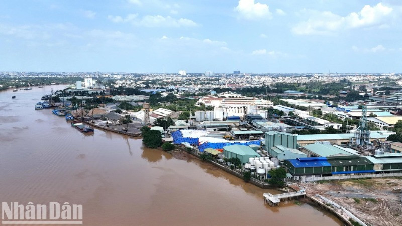 Tốc độ phát triển của các khu công nghiệp chưa đồng bộ với tốc độ đầu tư vào hệ thống xử lý môi trường. (Trong ảnh khu công nghiệp Biên Hòa 1). (Ảnh: THIÊN VƯƠNG)