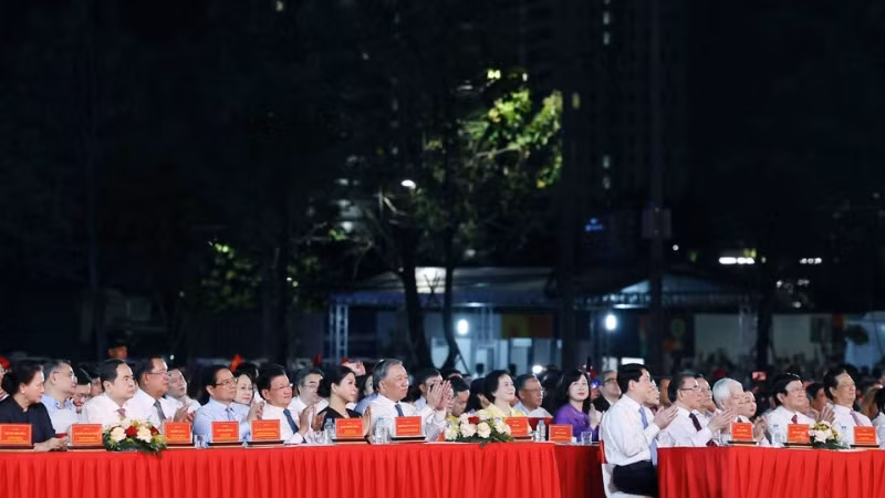 Tổng Bí thư Tô Lâm và các đại biểu dự chương trình. (Ảnh: Thống Nhất/TTXVN)