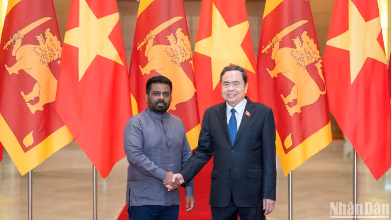 Chủ tịch Quốc hội Trần Thanh Mẫn và Tổng thống Sri Lanka Anura Kumara Dissanayaka. (Ảnh: DUY LINH)