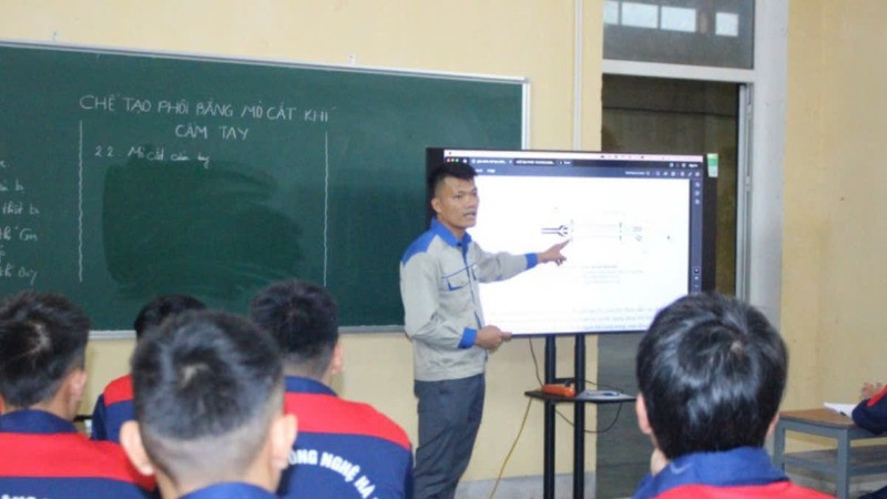 Công ty Trách nhiệm hữu hạn Gang thép Hưng Nghiệp Formosa Hà Tĩnh thường xuyên phối hợp với các đơn vị chuyên môn tổ chức đào tạo, tập huấn kỹ năng, nghiệp vụ chuyên môn cho người lao động.