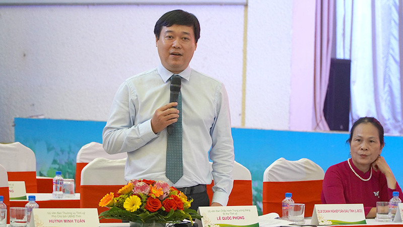 Bí thư Tỉnh ủy Đồng Tháp Lê Quốc Phong phát biểu tại buổi họp mặt. (Ảnh: HỮU NGHĨA)