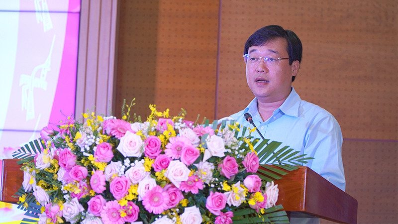 Ủy viên Trung ương Đảng, Bí thư Tỉnh ủy Đồng Tháp Lê Quốc Phong phát biểu tại buổi lễ trao giải. (Ảnh: HỮU NGHĨA)