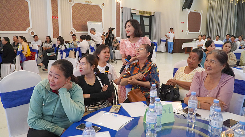 Học viên tham gia tập huấn theo hình thức thảo luận, làm việc nhóm. (Ảnh: HỮU NGHĨA)