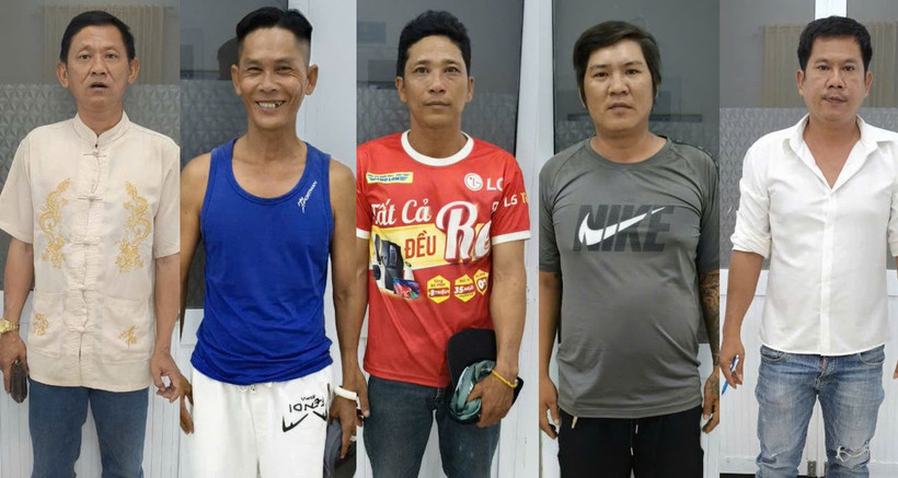 Tính, Hiếu, Kỉnh, Lũy và Phước (từ trái qua).