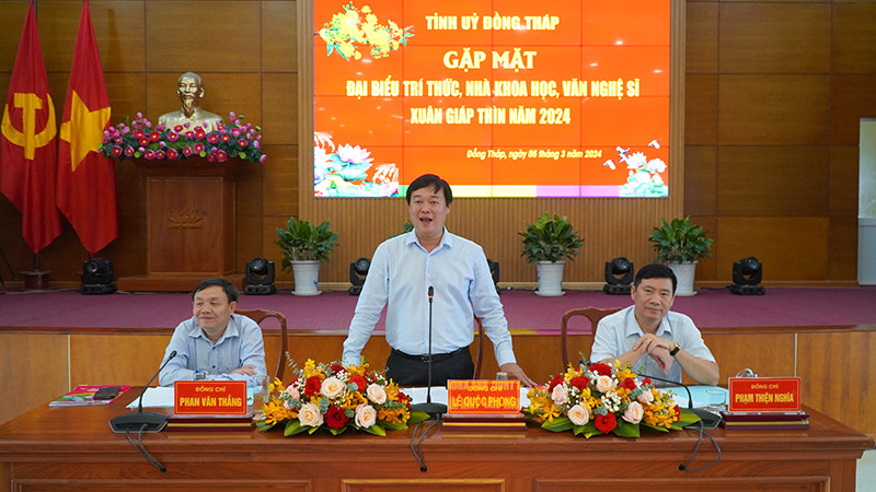 Bí thư Tỉnh ủy Đồng Tháp Lê Quốc Phong phát biểu tại buổi gặp mặt. Ảnh: HỮU NGHĨA