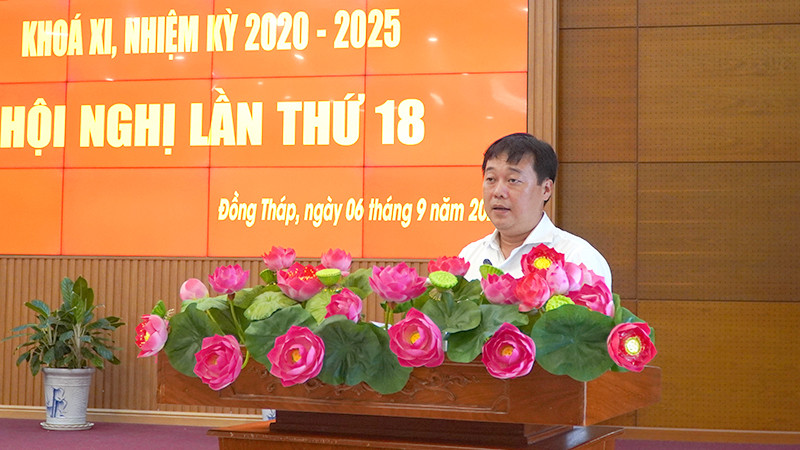 Ủy viên Trung ương Đảng, Bí thư Tỉnh ủy Đồng Tháp Lê Quốc Phong phát biểu chỉ đạo hội nghị. (Ảnh: HỮU NGHĨA)