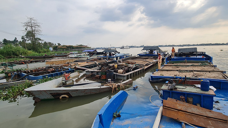 Các phương tiện đang bị tạm giữ.