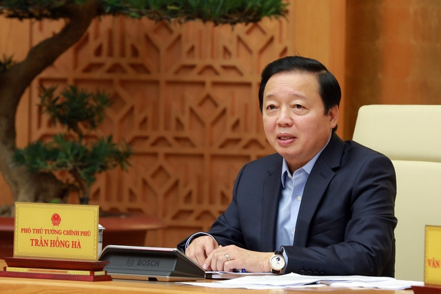 Phó Thủ tướng Trần Hồng Hà làm việc với lãnh đạo Bộ Y tế và bộ, ngành liên quan về tháo gỡ vướng mắc liên quan mua sắm trang thiết bị y tế, hoá chất xét nghiệm, sinh phẩm chẩn đoán... (Ảnh: VGP/Đình Nam)