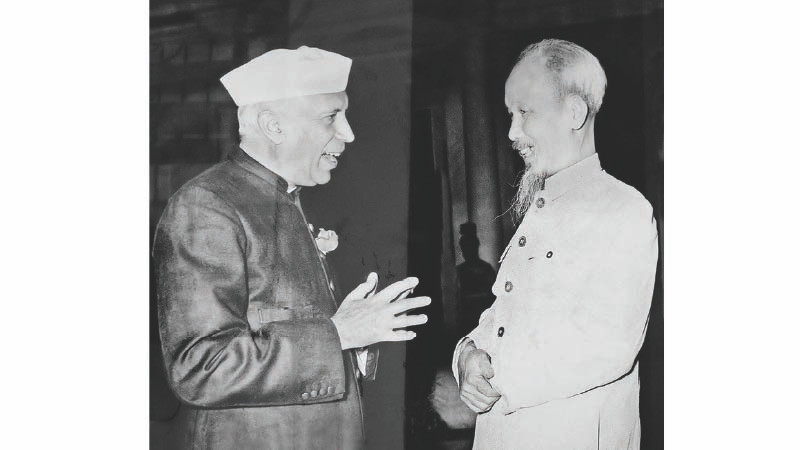 Chủ tịch Hồ Chí Minh và Thủ tướng Ấn Độ Jawaharlal Nehru, hai nhà lãnh đạo đặt nền móng cho quan hệ Việt Nam-Ấn Độ. (Ảnh: TTXVN)