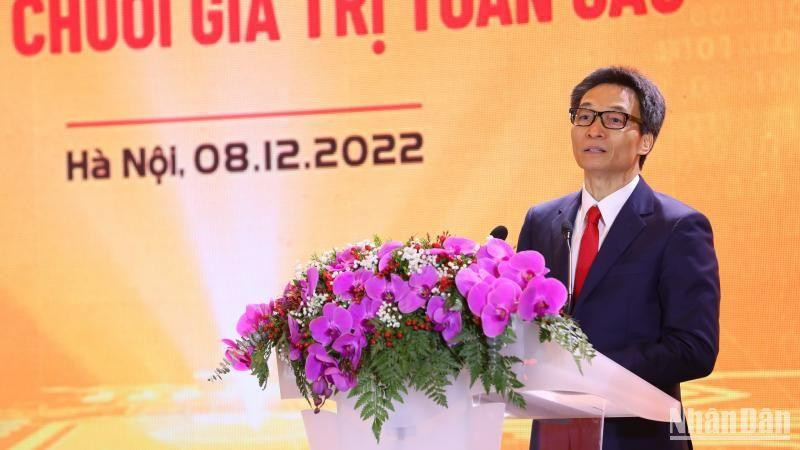 Phó Thủ tướng Vũ Đức Đam phát biểu ý kiến tại diễn đàn. 