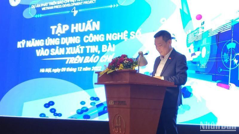 Ông Đặng Khắc Lợi, Phó Cục trưởng Cục Báo chí (Bộ Thông tin và Truyền thông) phát biểu khai mạc khóa tập huấn.