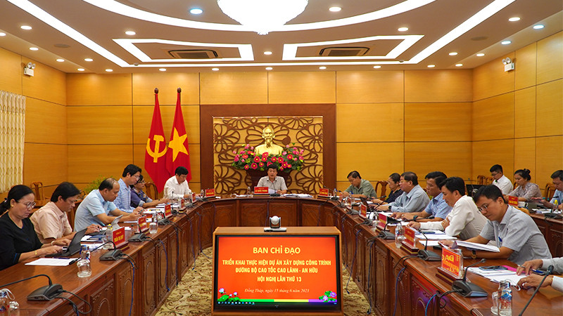 Bí thư Tỉnh ủy Đồng Tháp Lê Quốc Phong kết luận cuộc họp. (Ảnh: HỮU NGHĨA)