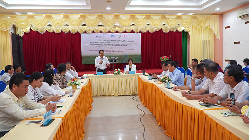 Giám đốc Sở Nông nghiệp và Phát triển nông thôn tỉnh Đồng Tháp Nguyễn Văn Vũ Minh phát biểu tại hội nghị. (Ảnh: HỮU NGHĨA)